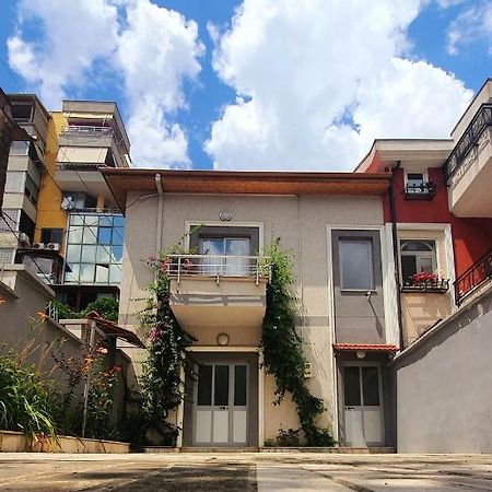 A Cheerful Villa With Free Parking Space Tirana Exteriör bild